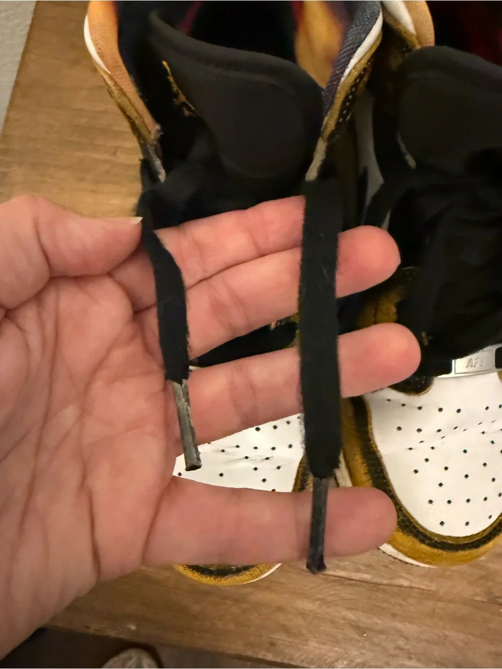 Nike Air Jordan 1 Mid SE “Wear-away” sneakers